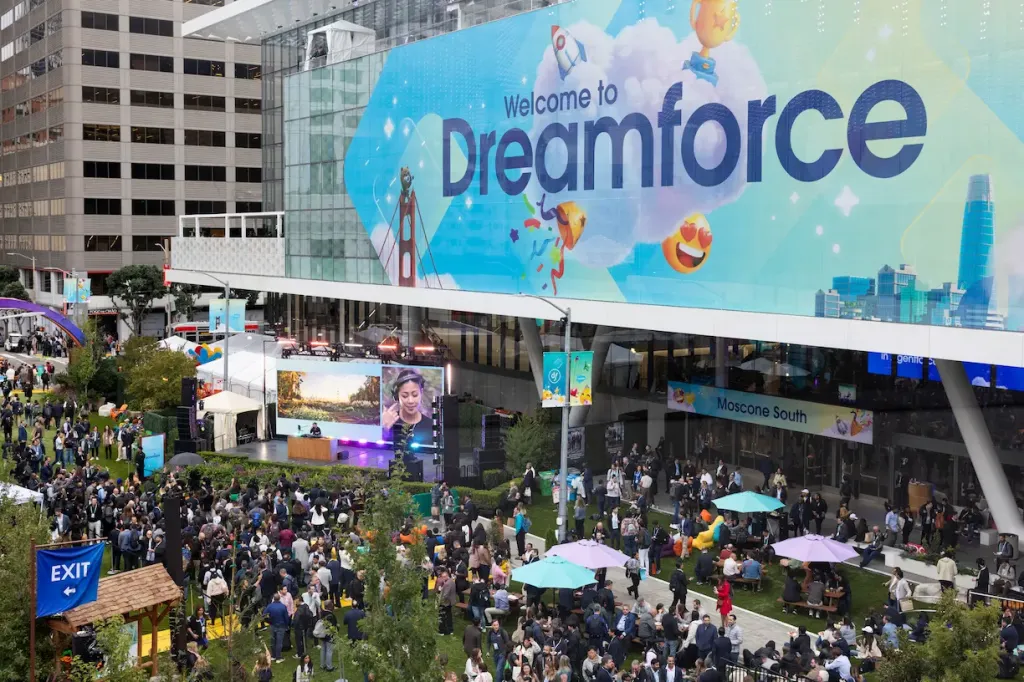 Marc Benioff declara obsoletos los embudos tradicionales